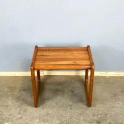 Table d'appoint, teck massif, années 1960