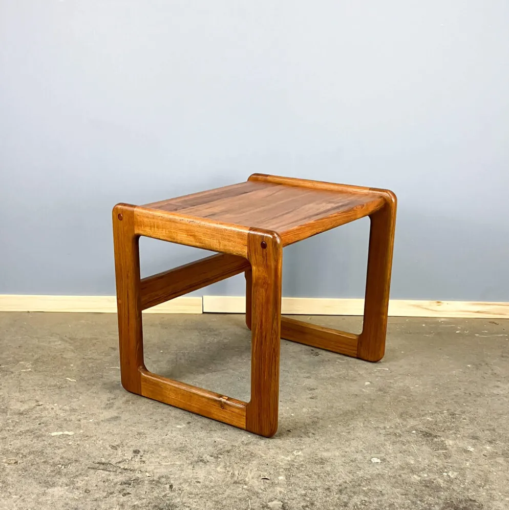 Table d'appoint, teck massif, années 1960