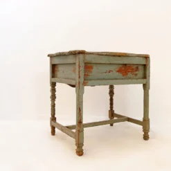 Table d'appoint 2 tiroirs en bois patiné - 20ème siècle
