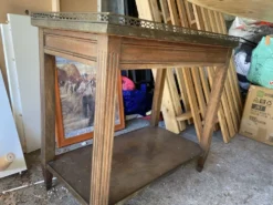 Table d’appoint vintage en bois et plateau marbré
