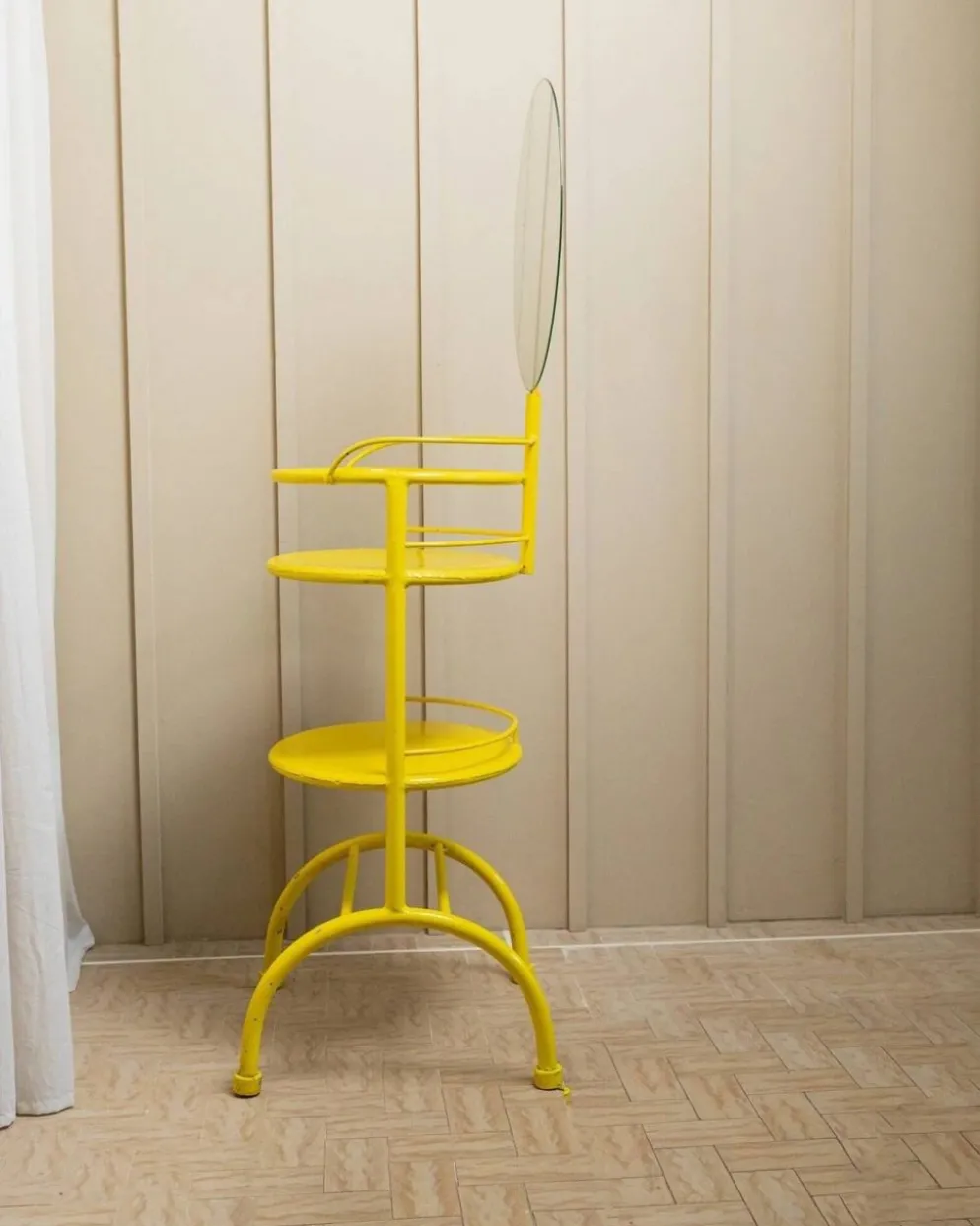 Table d’appoint vintage en métal avec miroir, années 1960 - étagère jaune multifonction d’Italie