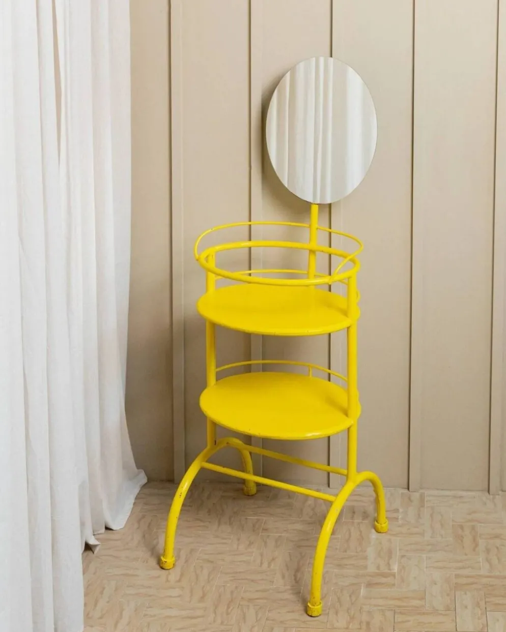 Table d’appoint vintage en métal avec miroir, années 1960 - étagère jaune multifonction d’Italie