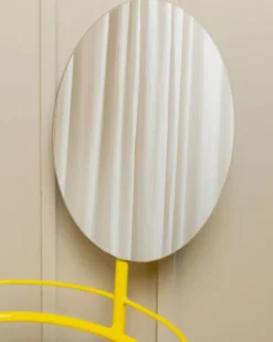 Table d’appoint vintage en métal avec miroir, années 1960 - étagère jaune multifonction d’Italie