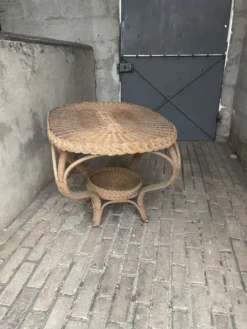 Table d'appoint vintage en rotin et osier tressé