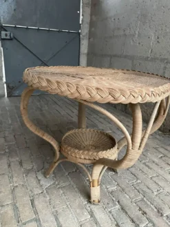 Table d'appoint vintage en rotin et osier tressé