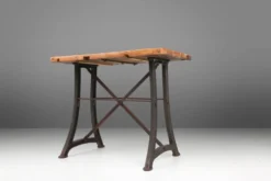 Table de bar/bistro industrielle avec pieds en fonte et plateau en bois, Belgique 192