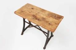 Table de bar/bistro industrielle avec pieds en fonte et plateau en bois, Belgique 192
