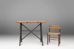 Table de bar/bistro industrielle avec pieds en fonte et plateau en bois, Belgique 192