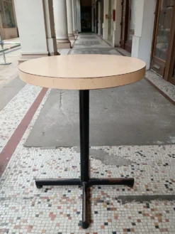 Table de bistrot