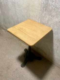 Table de bistrot