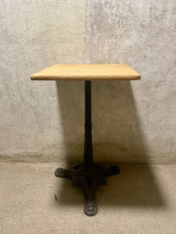 Table de bistrot