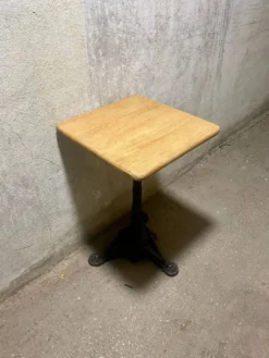 Table de bistrot
