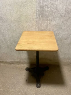 Table de bistrot