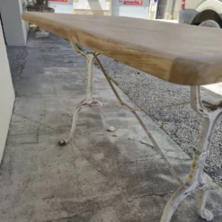 Table de bistrot ancienne en bois aérogommé et fonte
