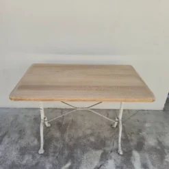 Table de bistrot ancienne en bois aérogommé et fonte