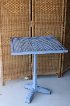 Table de bistrot ancienne en fonte et métal perforé, SIGHE Jeune Toulo