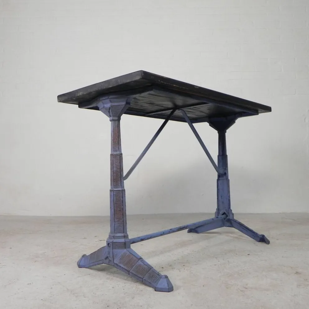 Table de bistrot Art déco avec structure en fonte et plateau en pin, années 1930