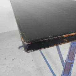Table de bistrot Art déco avec structure en fonte et plateau en pin, années 1930