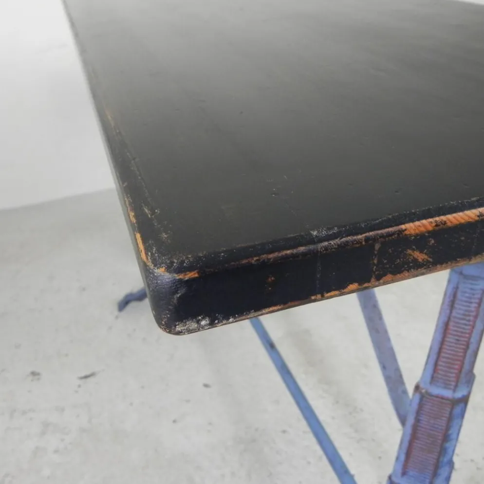 Table de bistrot Art déco avec structure en fonte et plateau en pin, années 1930
