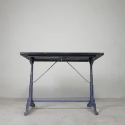 Table de bistrot Art déco avec structure en fonte et plateau en pin, années 1930