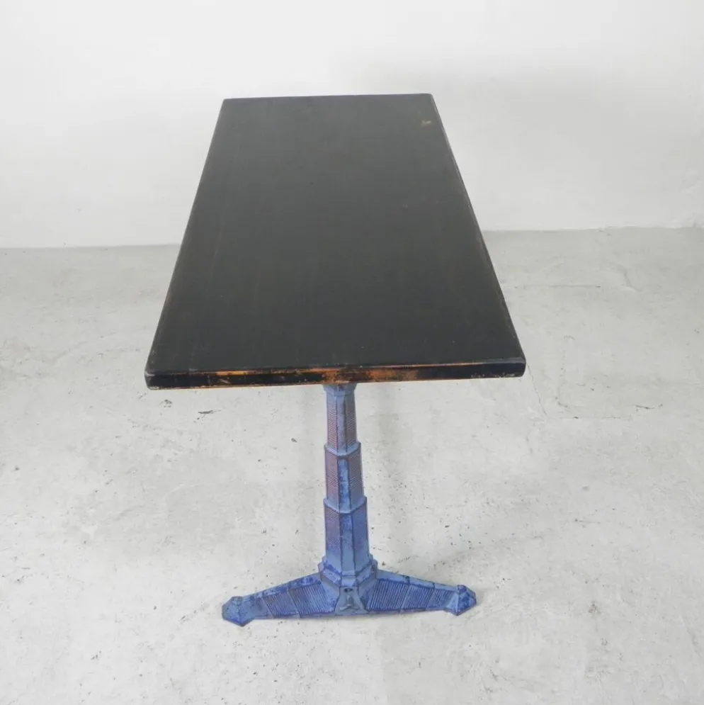 Table de bistrot Art déco avec structure en fonte et plateau en pin, années 1930