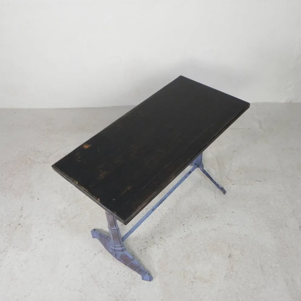 Table de bistrot Art déco avec structure en fonte et plateau en pin, années 1930