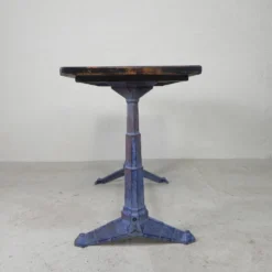 Table de bistrot Art déco avec structure en fonte et plateau en pin, années 1930