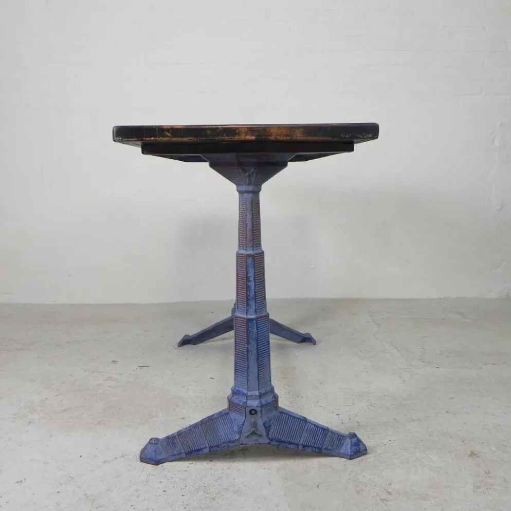 Table de bistrot Art déco avec structure en fonte et plateau en pin, années 1930