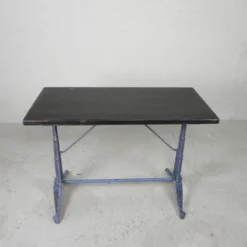 Table de bistrot Art déco avec structure en fonte et plateau en pin, années 1930