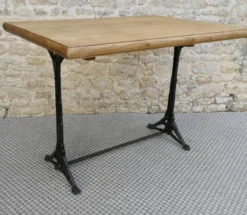 table de bistrot avec pieds en fonte signés Lelong, début XXème