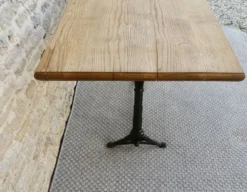 table de bistrot avec pieds en fonte signés Lelong, début XXème