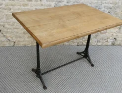 table de bistrot avec pieds en fonte signés Lelong, début XXème