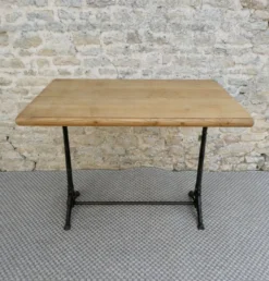 table de bistrot avec pieds en fonte signés Lelong, début XXème