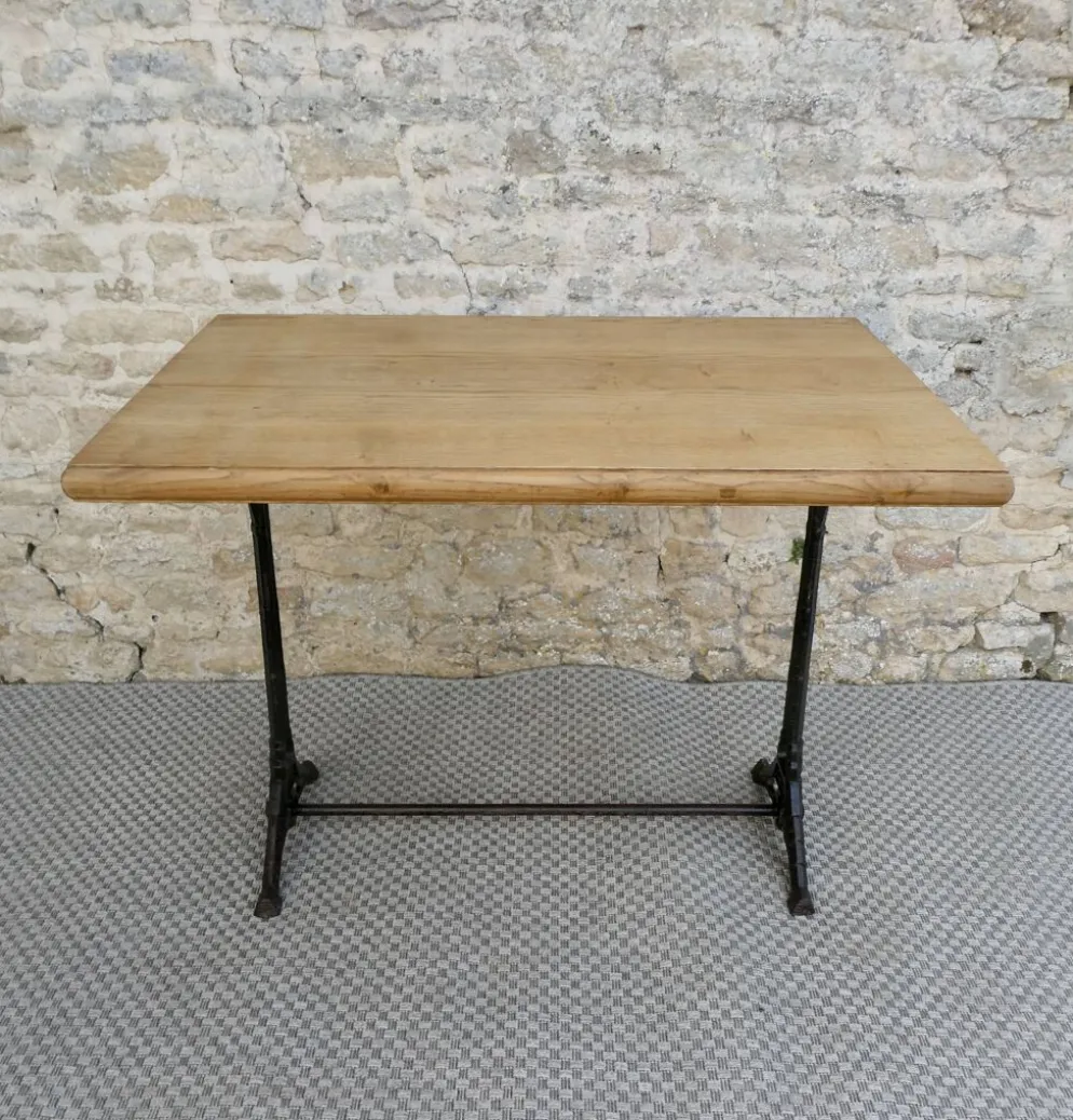 table de bistrot avec pieds en fonte signés Lelong, début XXème