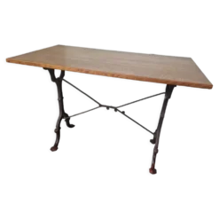 Table de bistrot avec piètement en fonte et plateau en chêne