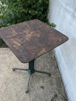 Table de bistrot carrée