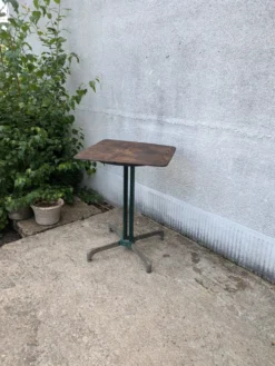 Table de bistrot carrée