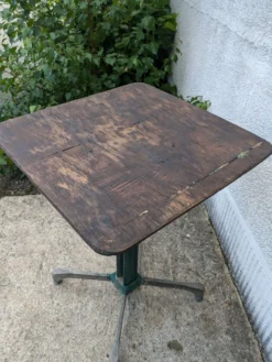 Table de bistrot carrée