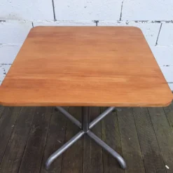 Table de bistrot carrée pieds en métal