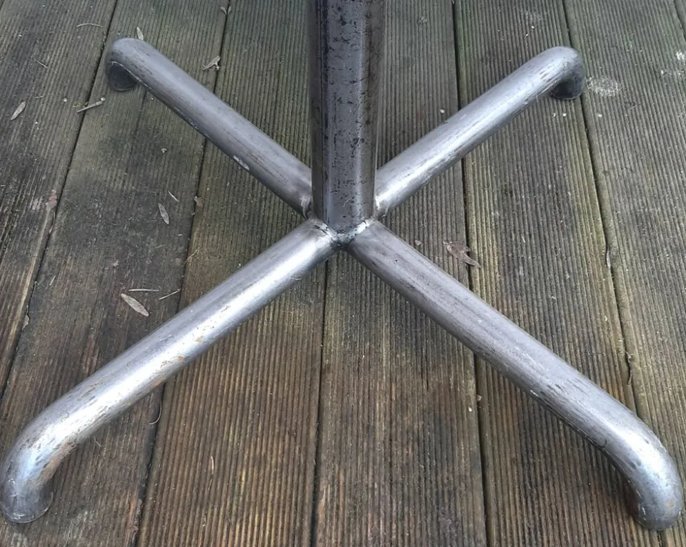 Table de bistrot carrée pieds en métal