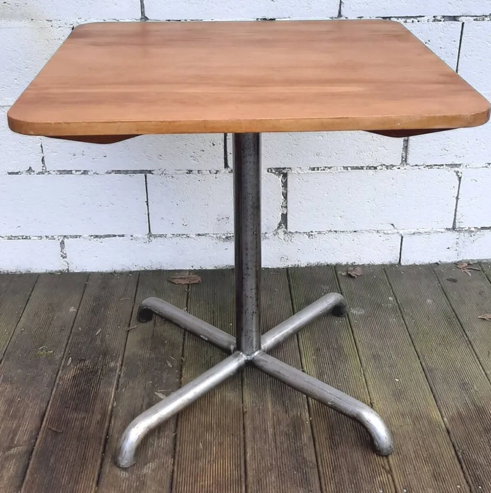 Table de bistrot carrée pieds en métal