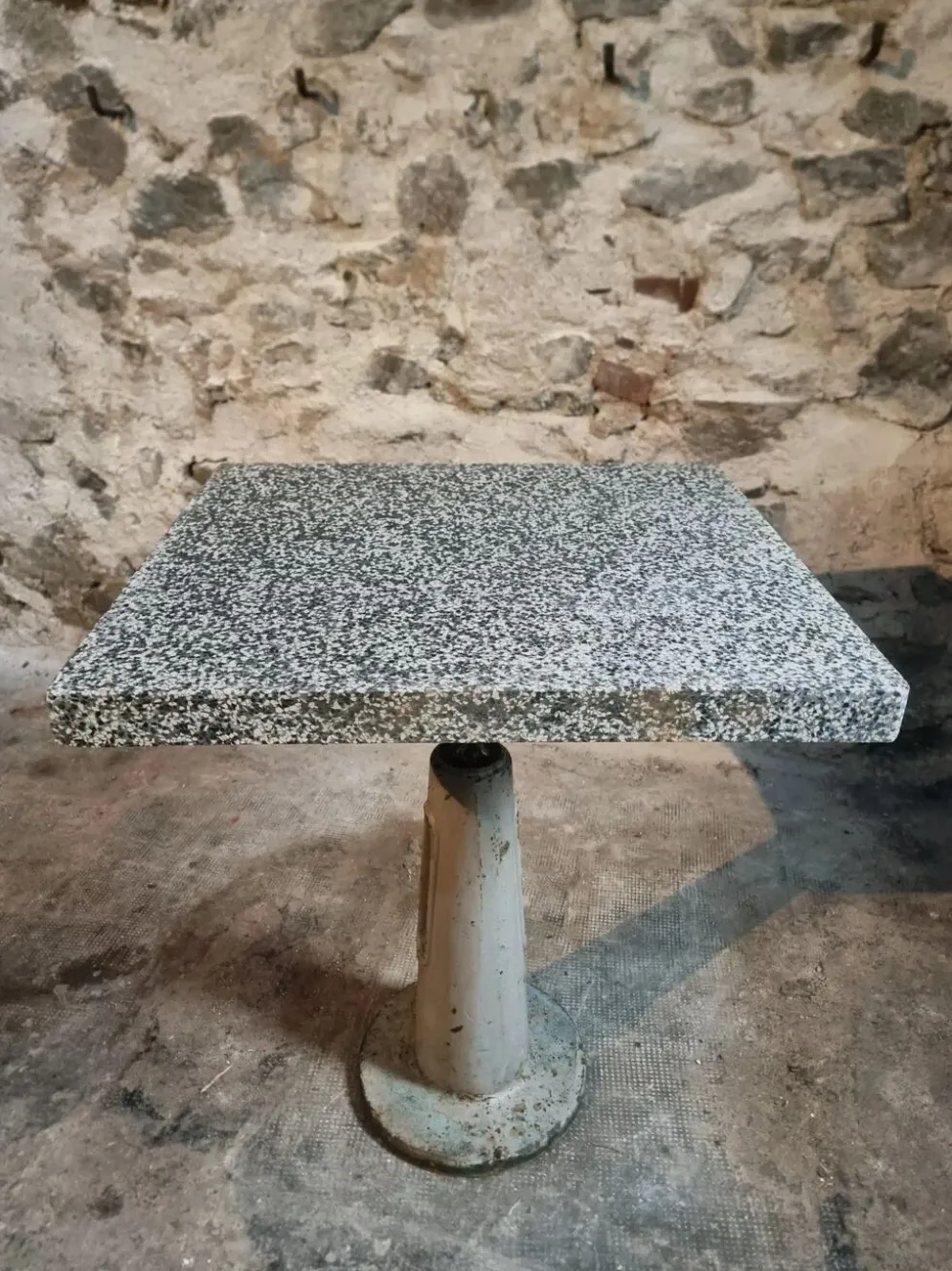 Table de bistrot de jardin industrielle avec plateau en terrazzo, France, milieu du XXe siècle