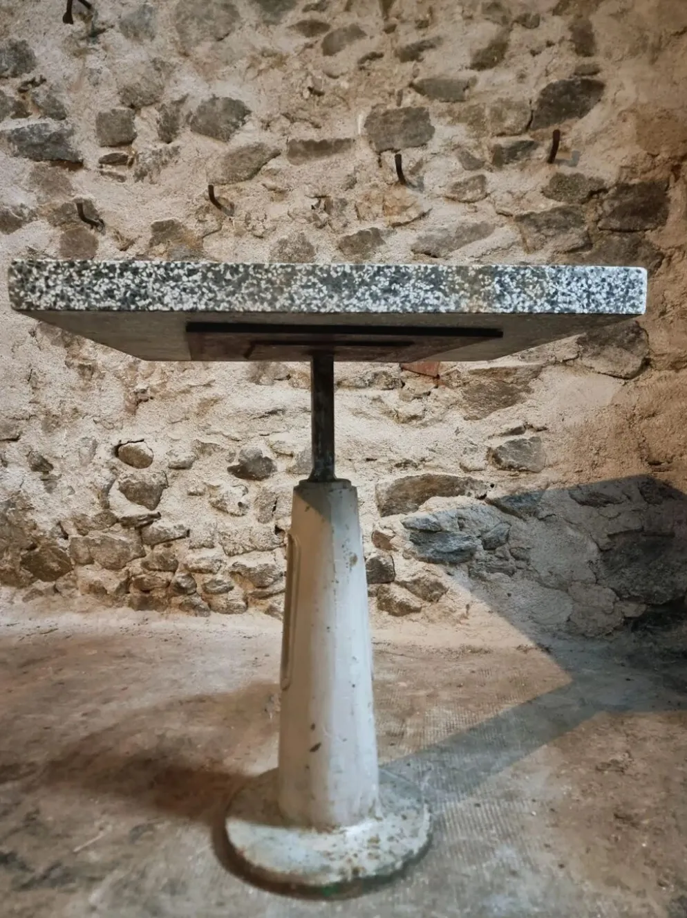 Table de bistrot de jardin industrielle avec plateau en terrazzo, France, milieu du XXe siècle