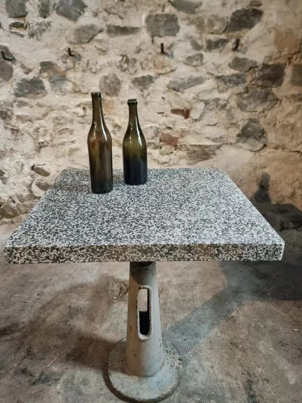 Table de bistrot de jardin industrielle avec plateau en terrazzo, France, milieu du XXe siècle