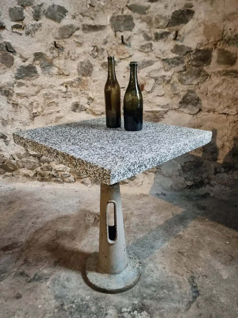 Table de bistrot de jardin industrielle avec plateau en terrazzo, France, milieu du XXe siècle