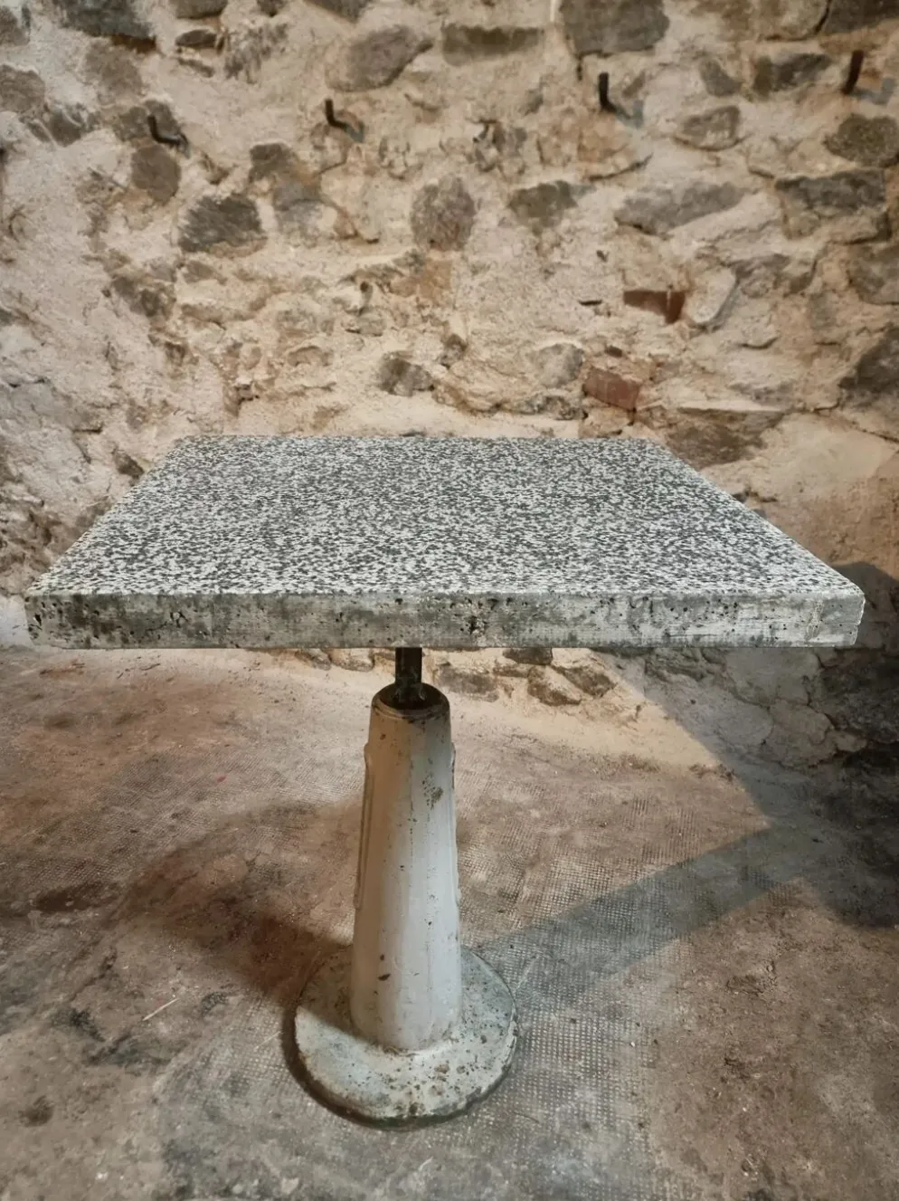 Table de bistrot de jardin industrielle avec plateau en terrazzo, France, milieu du XXe siècle