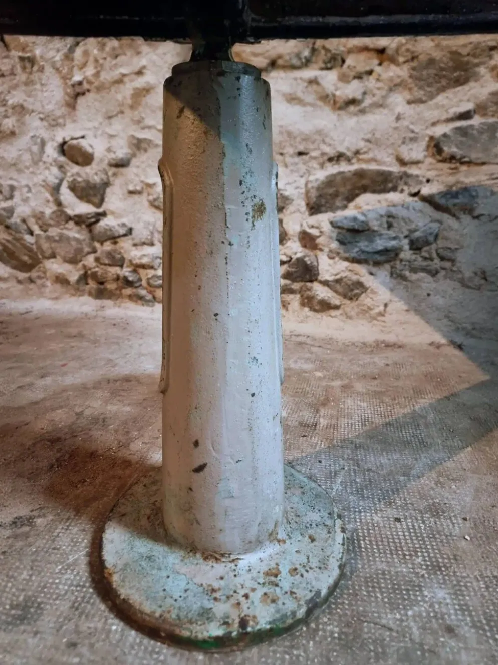 Table de bistrot de jardin industrielle avec plateau en terrazzo, France, milieu du XXe siècle