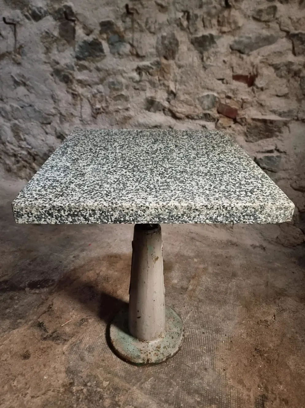 Table de bistrot de jardin industrielle avec plateau en terrazzo, France, milieu du XXe siècle