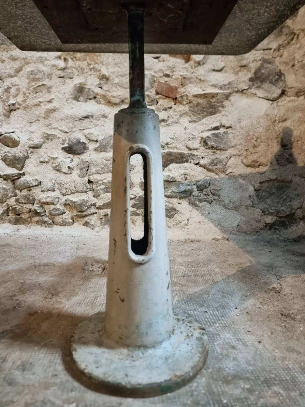 Table de bistrot de jardin industrielle avec plateau en terrazzo, France, milieu du XXe siècle