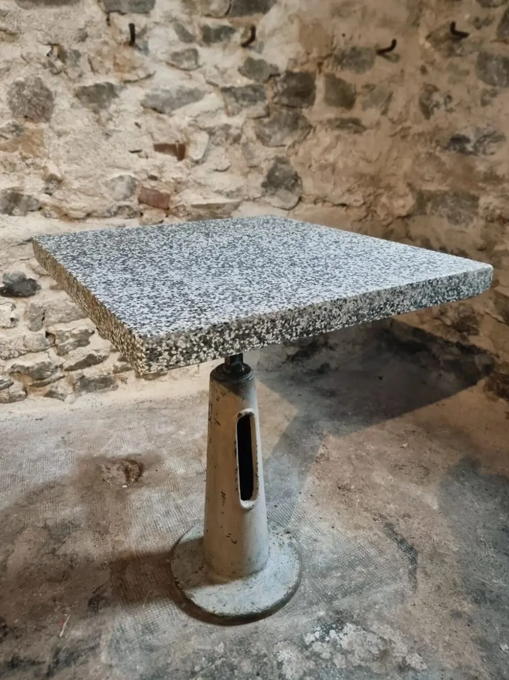 Table de bistrot de jardin industrielle avec plateau en terrazzo, France, milieu du XXe siècle